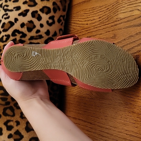 Sergio Tomani | Edina Rojo Sandals in US Size 7.5/European Size 38 - Picture 8 of 16